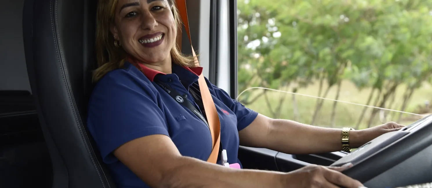 Magda dirige carreta há dez anos