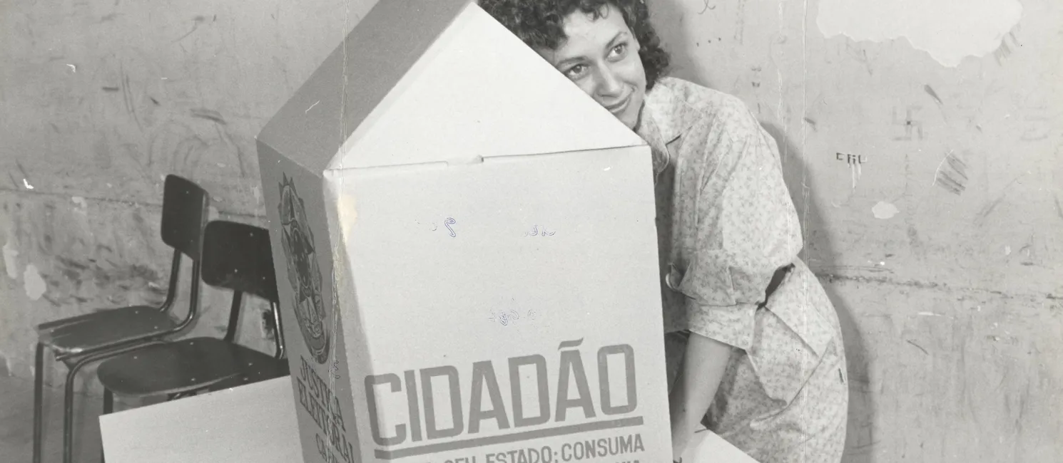 Lídice da Mata em votação durante eleição