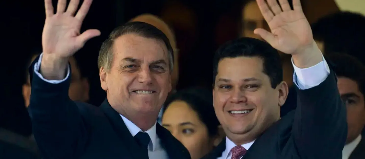 Davi Alcolumbre ao lado do ex-presidente Bolsoanaro