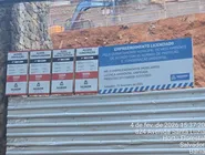 Parte da via ainda está interditada enquanto o serviço de reparo está sendo realizado