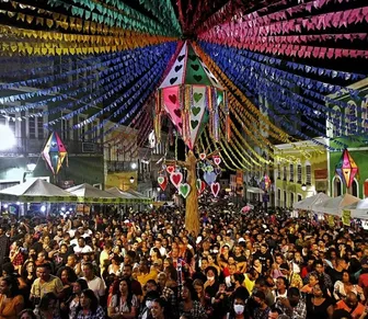 São João 'raiz': Bahia limita shows milionários e quer tradição para atrair turistas