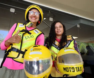 Mototaxistas e motofretistas recebem EPIs e certificação em Feira - Imagem