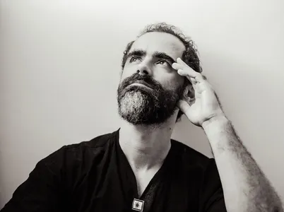Dorea expõe fragilidades em seu álbum mais pessoal