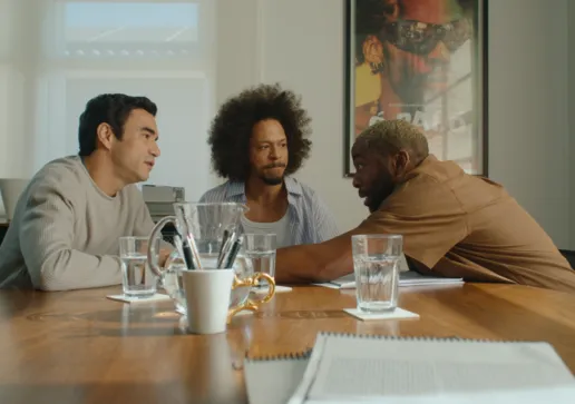 Zoe Saldaña tem atuação da carreira em Avatar 3, diz James Cameron