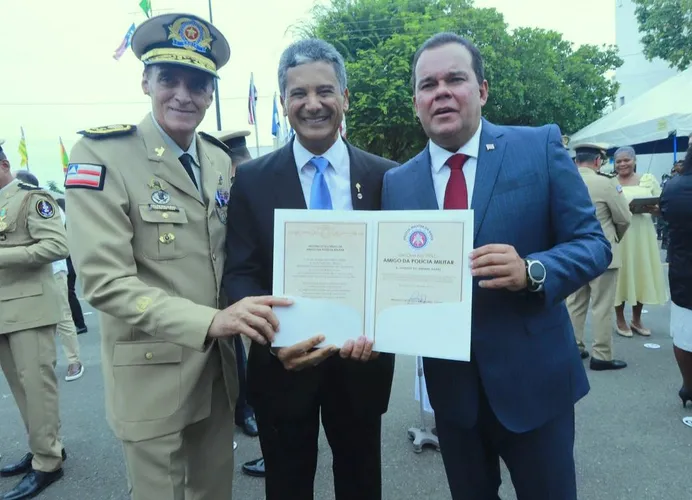 Vivaldo Amaral recebeu o título das mãos do vice-governador da Bahia, Geraldo Júnior