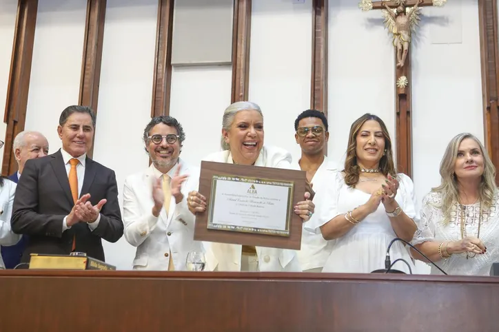 Astrid recebe honraria por sua contribuição para a cultura e o Carnaval da Bahia