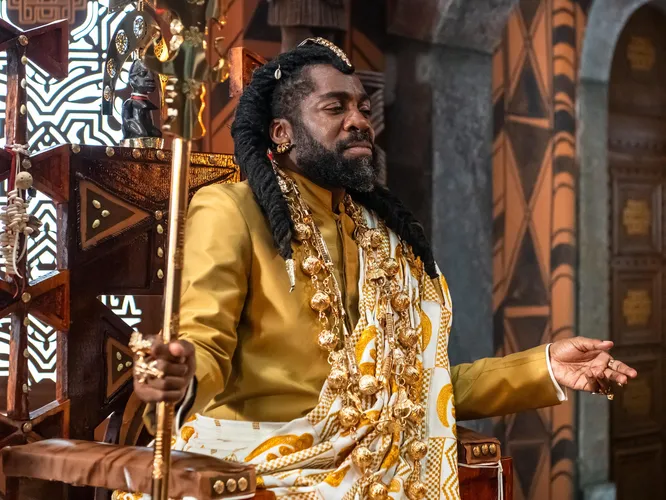 Lázaro Ramos dá um show como Jendal em novela