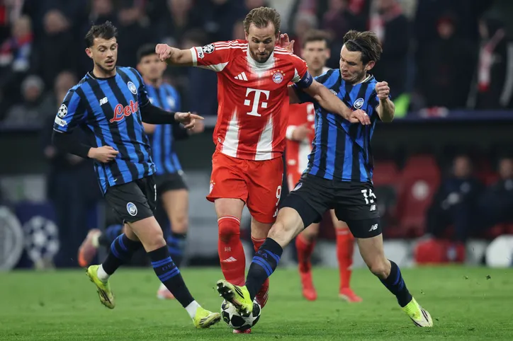 Harry Kane (C)em ação pelo Bayern de Munique em jogo contra o Atalanta