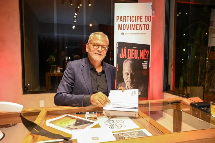 Isaac Edington em noite de lançamento prestigiado por lideranças e nomes do meio empresarial e cultural