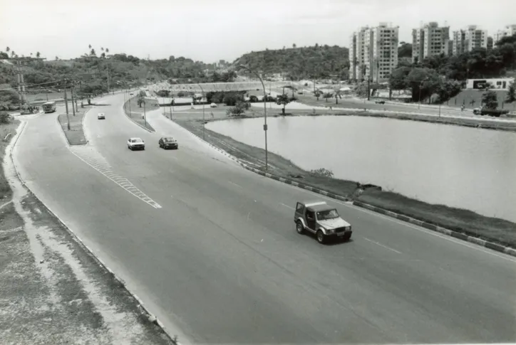 Avenida Luiz Viana Filho, conhecida como Paralela