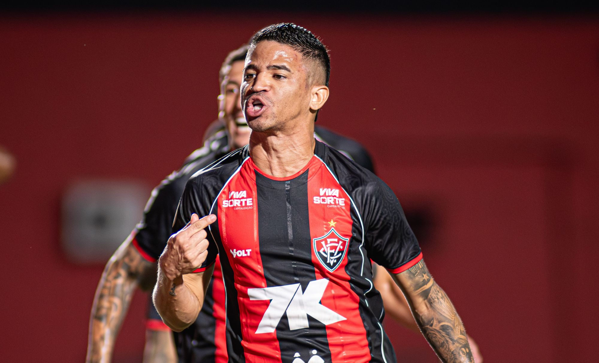Vitória destrona Flamengo e avança às oitavas da Copa do Brasil