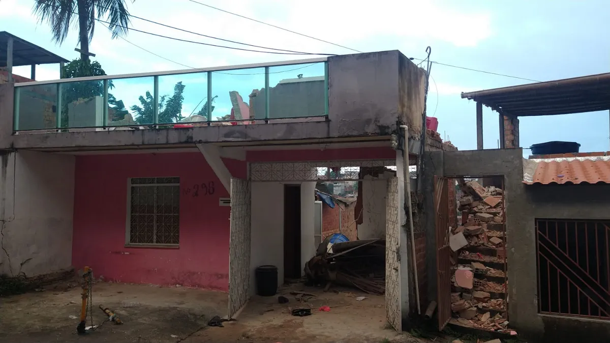Acidente envolveu um imóvel residencial de três pavimentos