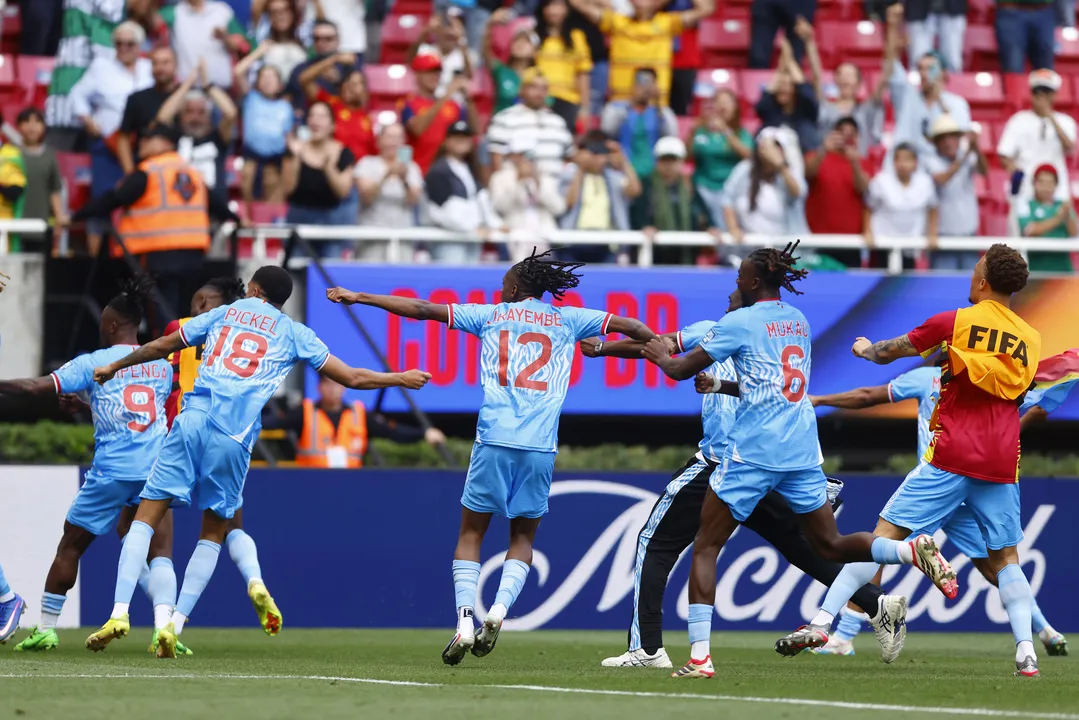 Após dias de incerteza por causa do surto de ebola no país africano, a seleção da República Democrática do Congo recebeu autorização para entrar nos Estados Unidos e disputar a Copa do Mundo de 2026.