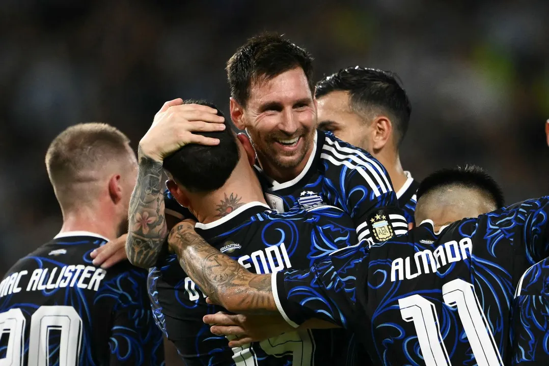 Após temor por lesão, Messi aparece na lista da Argentina