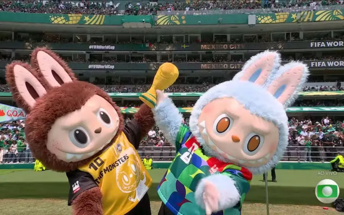 Os bonecos participaram da abertura da Copa do Mundo