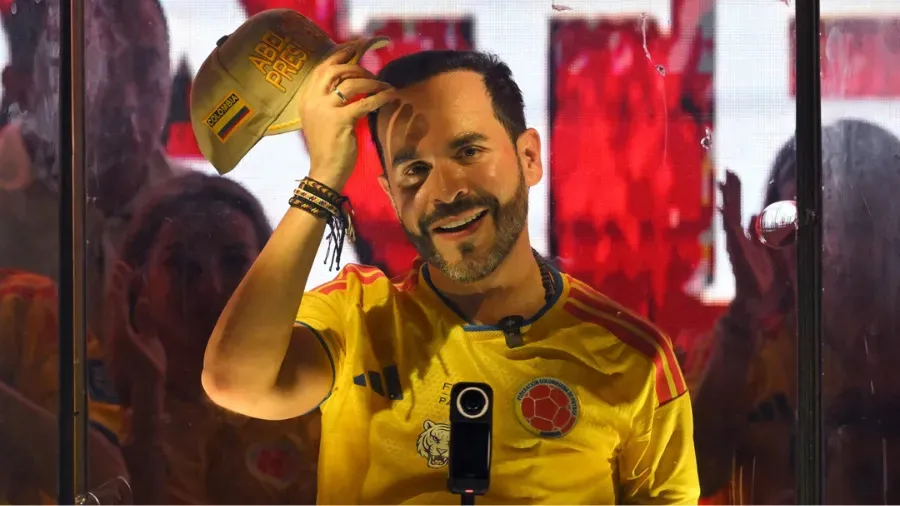 Imagem ilustrativa da imagem AtlasIntel: Abelardo de la Espriella lidera com folga 2º turno na Colômbia