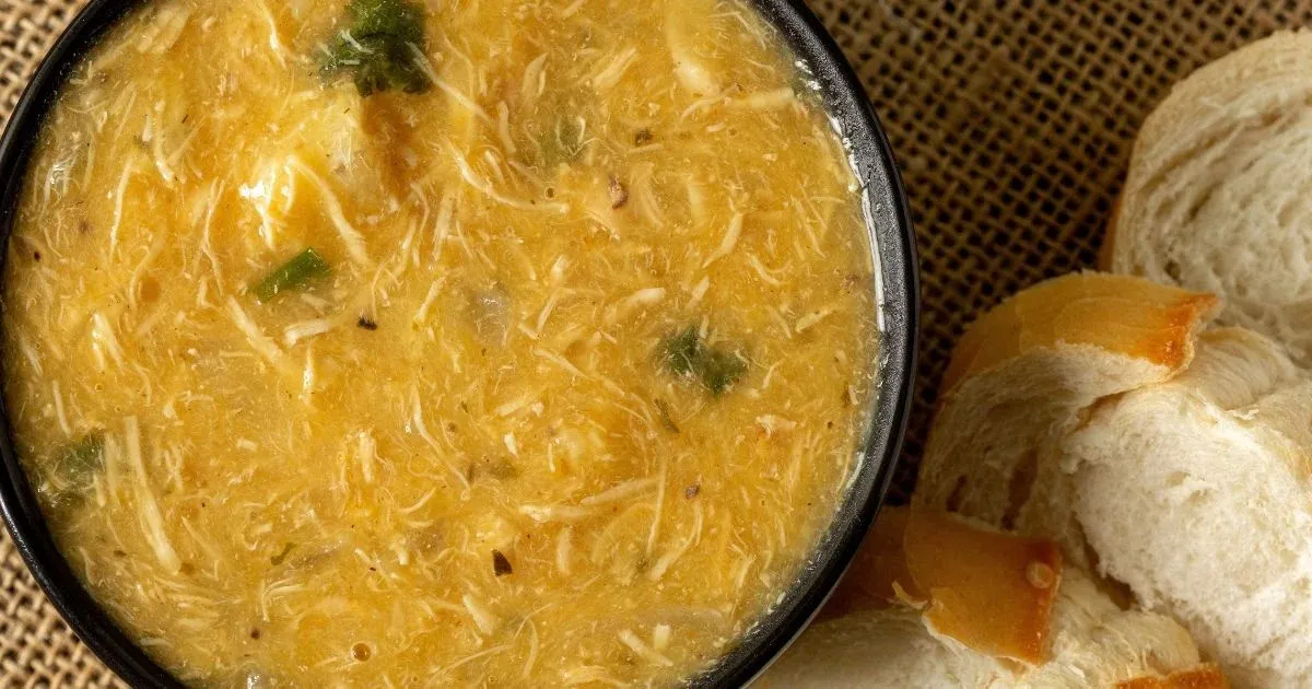 Receita é um clássico mineiro e mistura mandioca e peito de frango