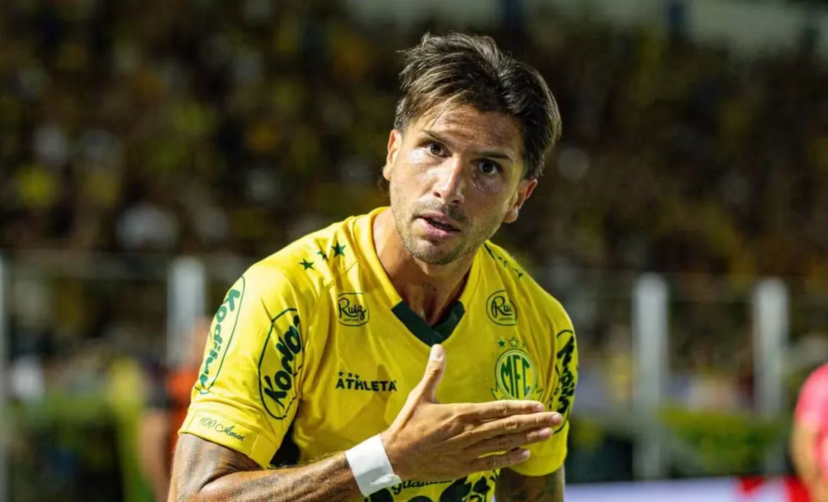 Lucas Mugni com a camisa do Mirassol