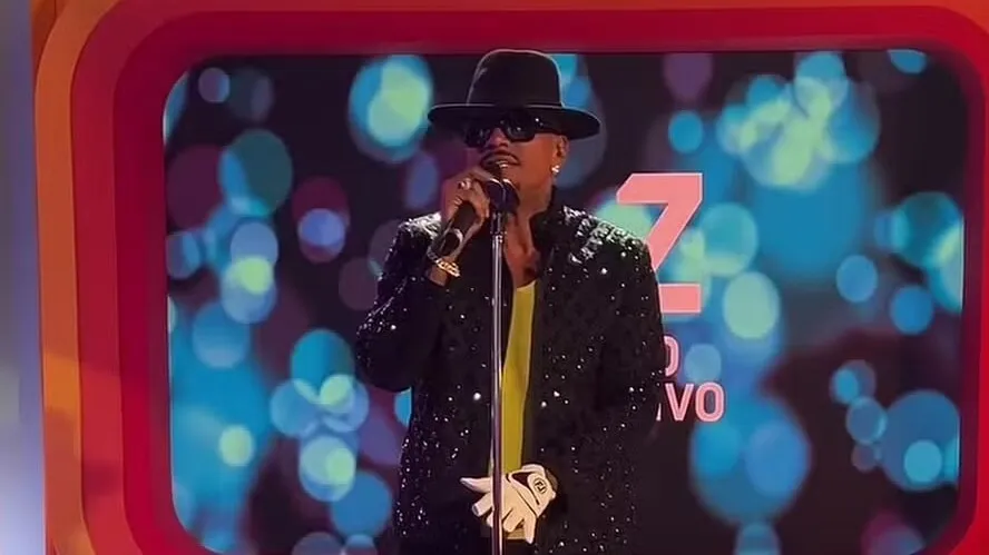 Naldo Benny caracterizado de Michael Jackson para homenagear o Rei do Pop