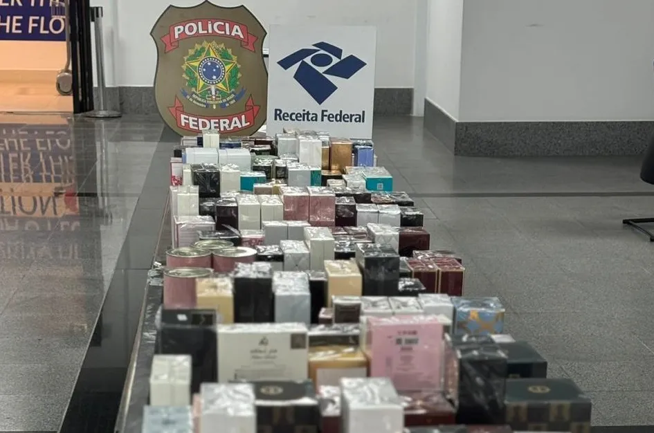 Imagem ilustrativa da imagem Carga de R$ 100 mil em perfumes importados é apreendida no aeroporto de Salvador.