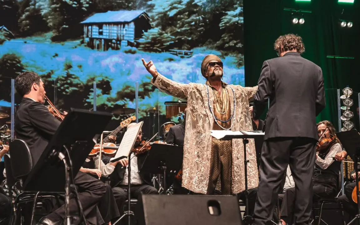 Carlinhos Brown une percussão baiana à linguagem sinfônica em novo álbum