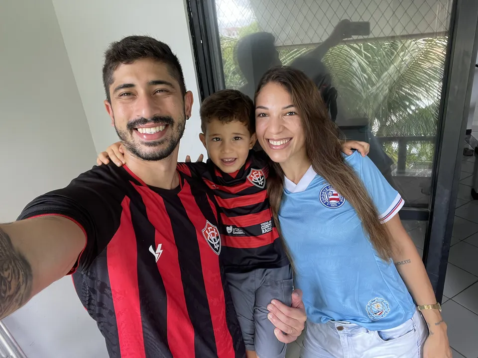 Ícaro Brandão e Laise Santos (e o filho Bento)