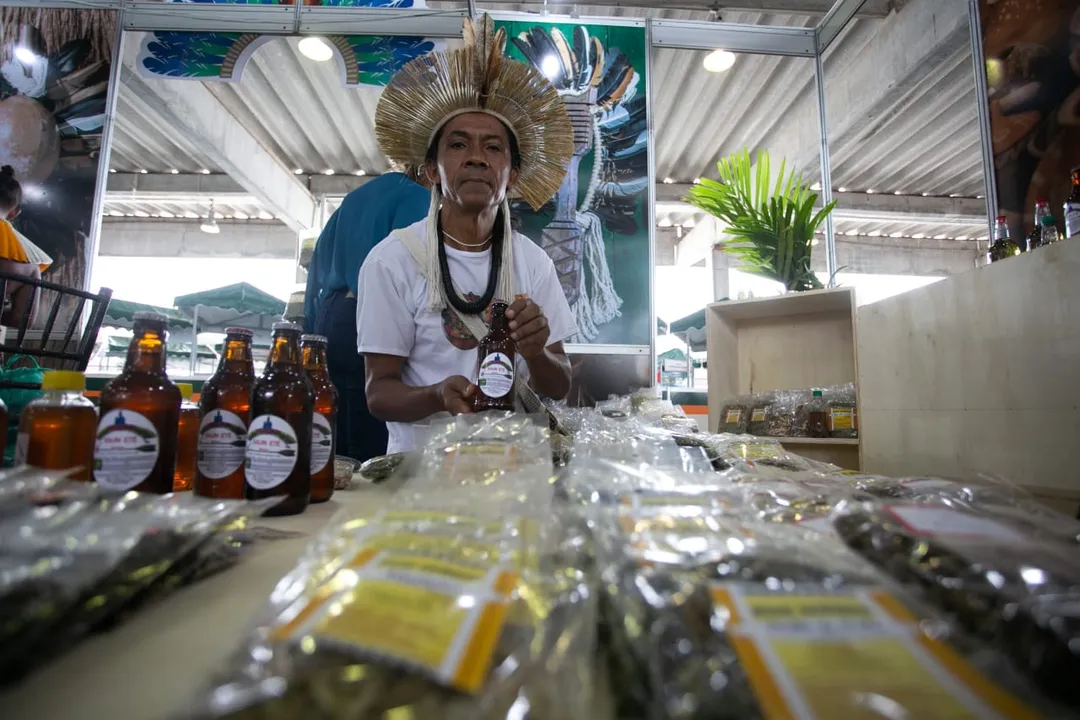 Otto Payayá produz a Kauin Etê, uma cerveja artesanal indígena feita com insumos nativos da Chapada Diamantina