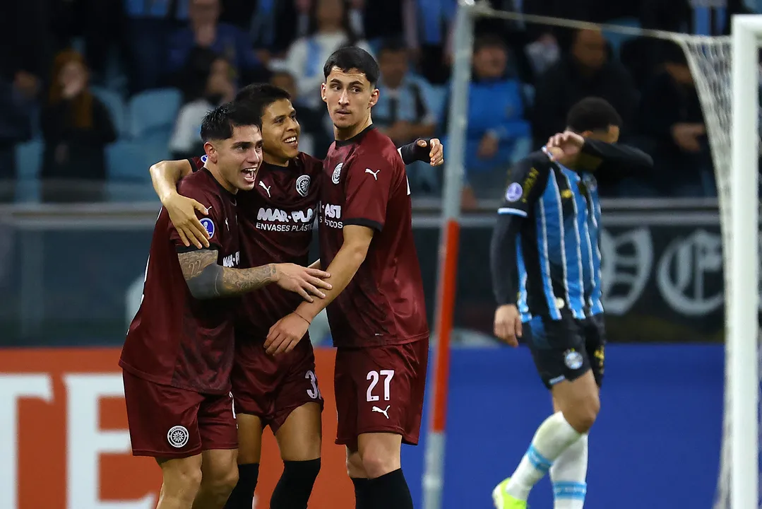 Equipe uruguaia empatou com o Grêmio e terminou líder do grupo