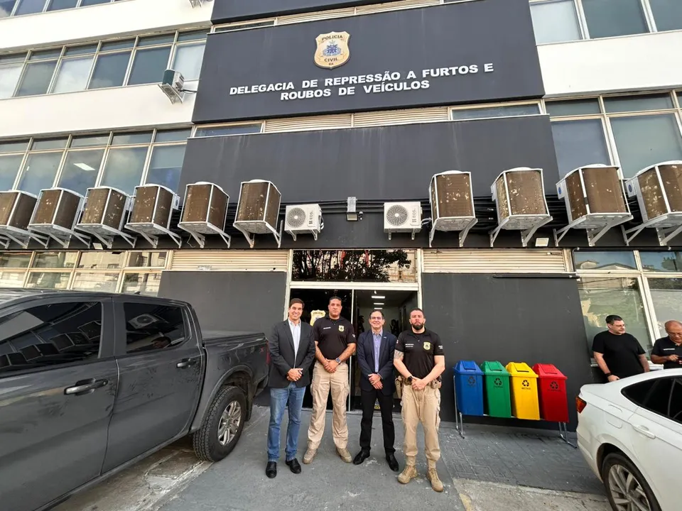 Delegacia de Repressão a Furtos e Roubos de Veículos