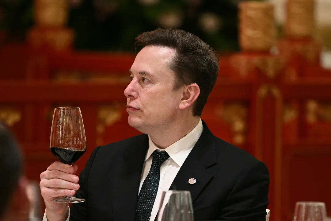 Elon Musk, CEO da Tesla e da SpaceX, participa de um banquete