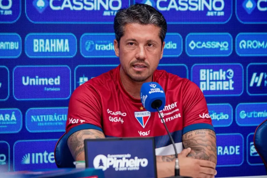 Thiago Carpini volta a cruzar o caminho do Vitória, agora à frente do Fortaleza