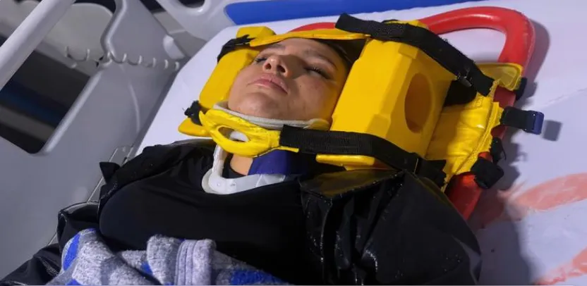 Mariana Eustáquio, de 18 anos, hospitalizada