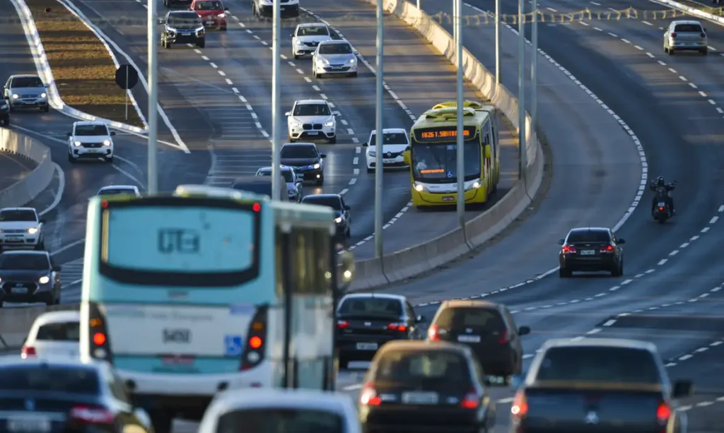 Leitura de placas, radares e videomonitoramento já identificam irregularidades