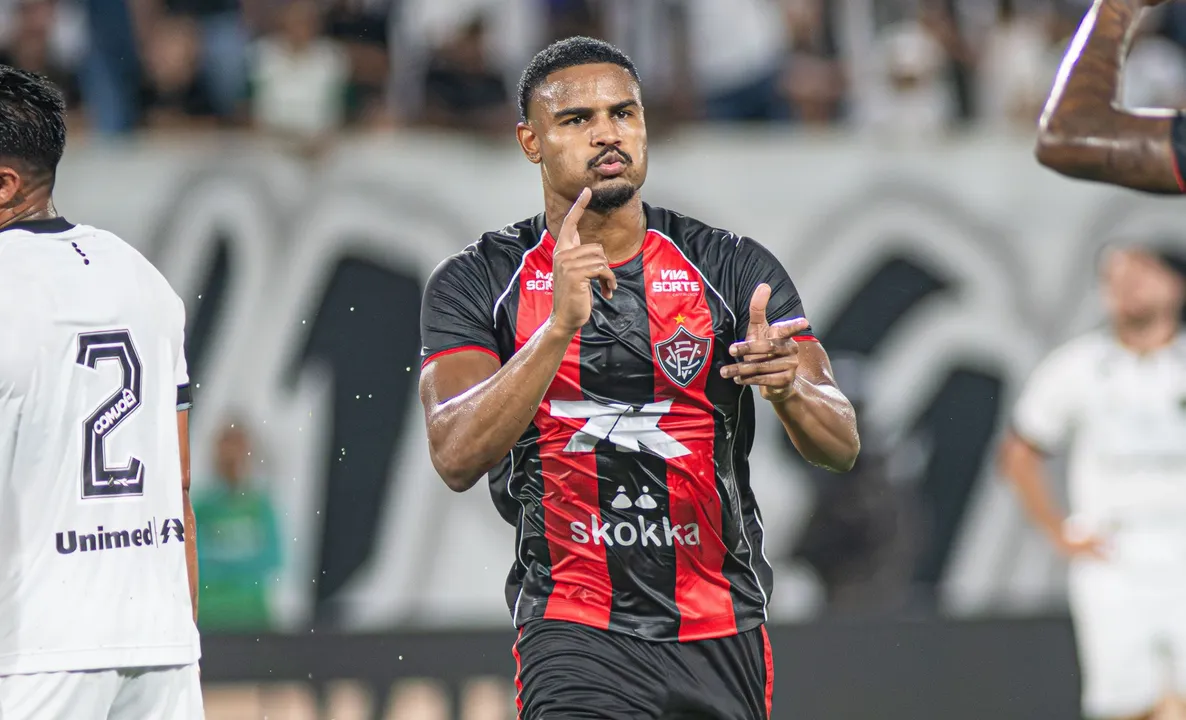 Nathan Mendes marcou o primeiro gol do Vitória na partida
