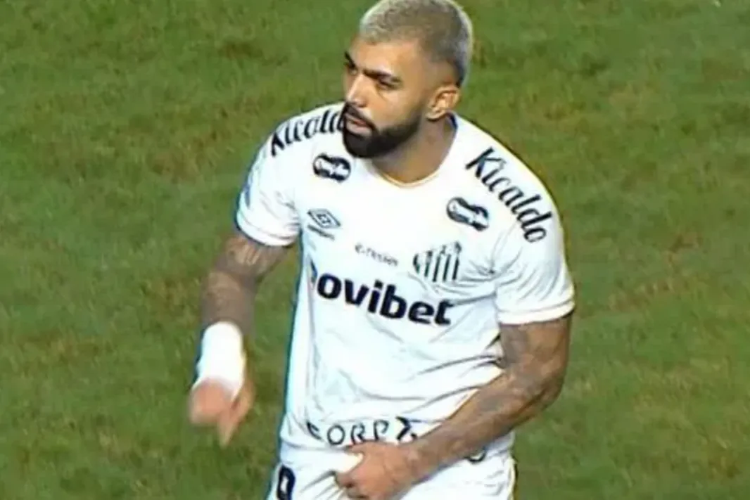 Gabigol será denunciado pelo STJD após gesto obsceno em jogo do Santos contra o Vitória