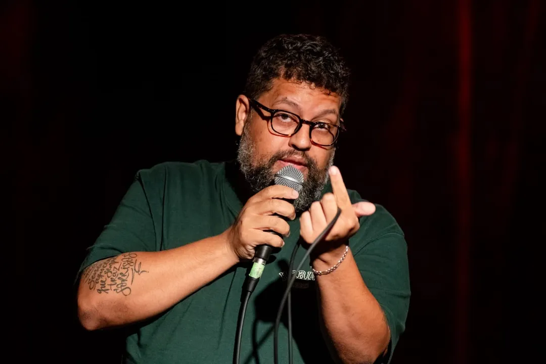 Comediante e professor de história, Matheus Buente