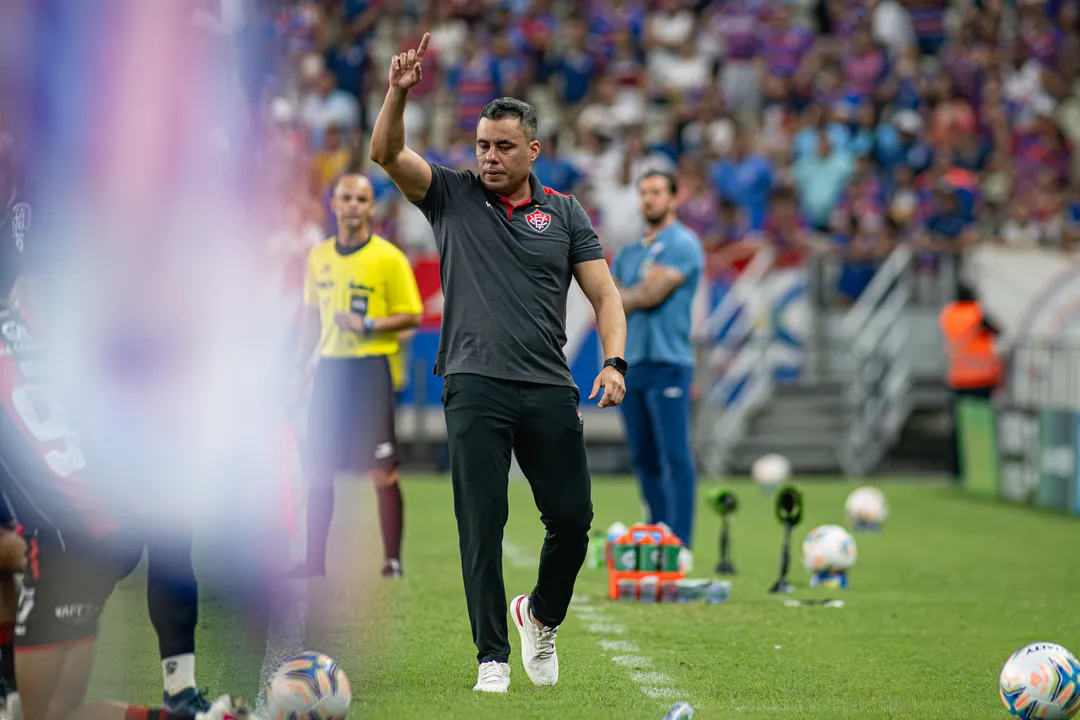 Imagem ilustrativa da imagem Jair enaltece "banco de reforços" e garante time ofensivo no Barradão