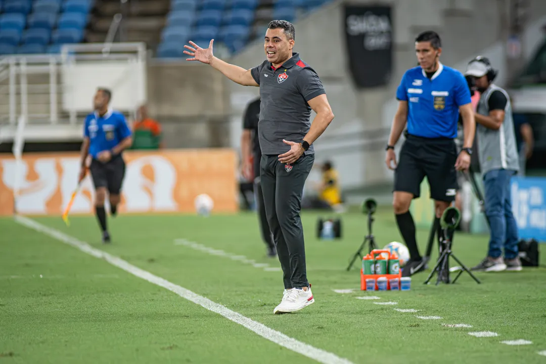 Vitória pode perder dois titulares, admite Jair Ventura