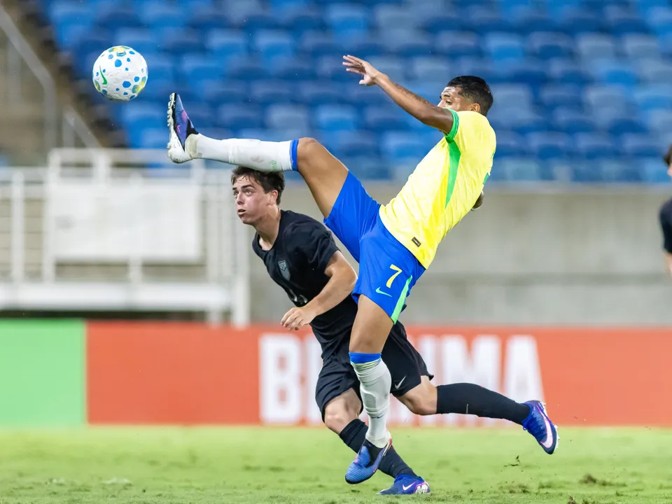 Promessa do Bahia volta a brilhar e lidera vitória do Brasil