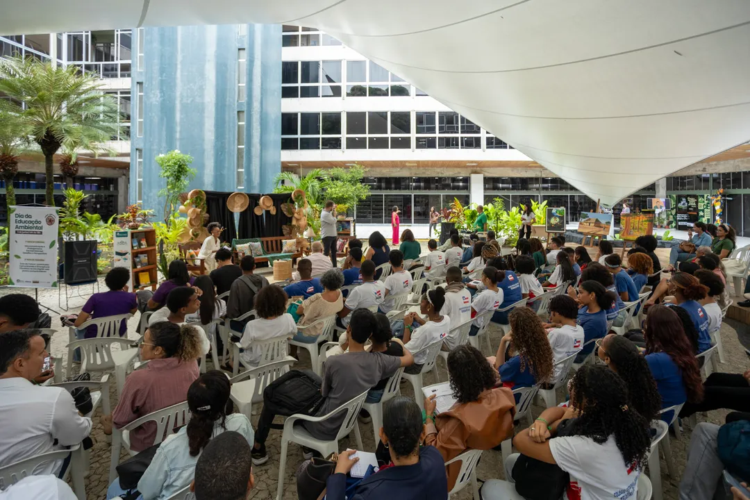 Jovens e especialistas discutem comunicação e emergência climática