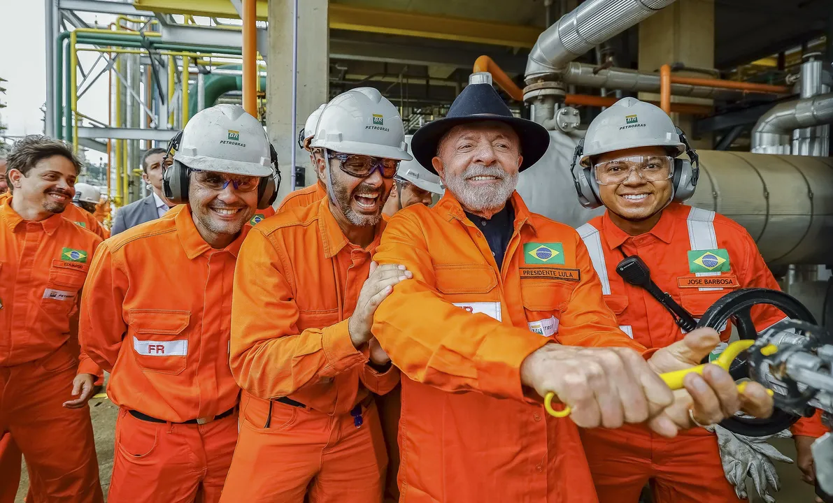 Lula comemora fim da escala 6x1