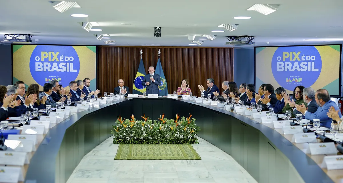 Presidente Lula durante reunião ministerial