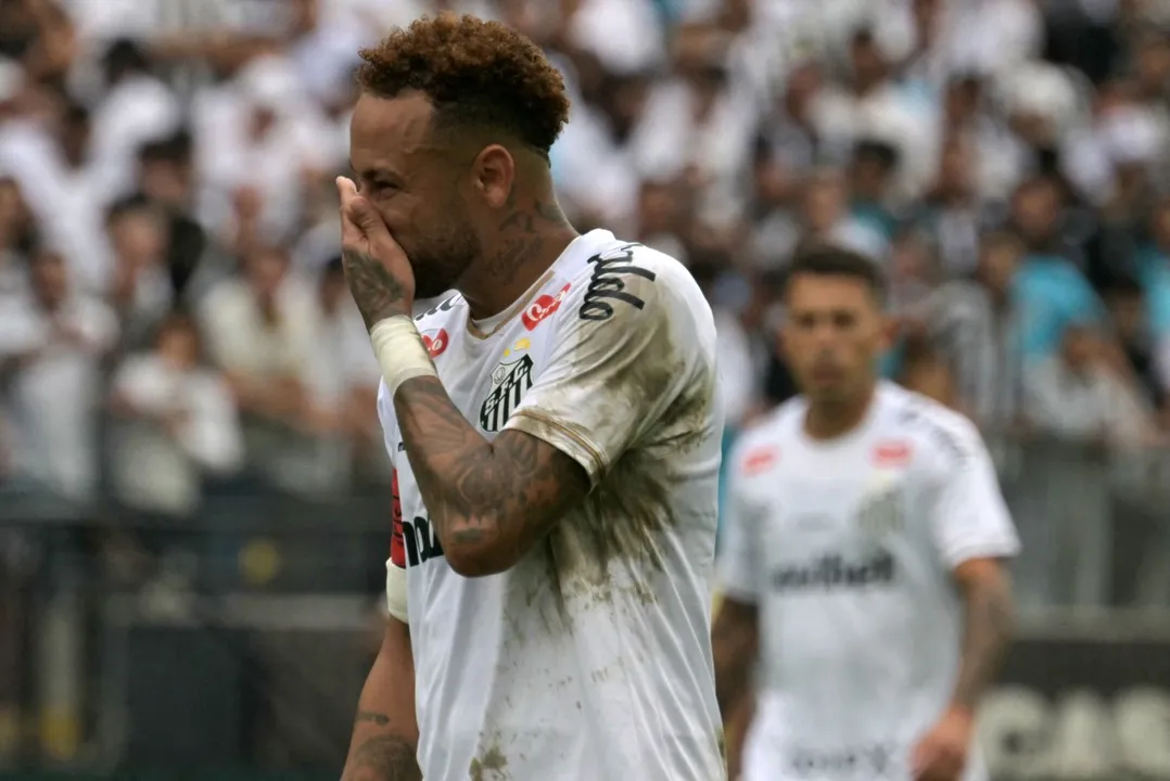 Lesão de Neymar preocupa Brasil antes da estreia na Copa