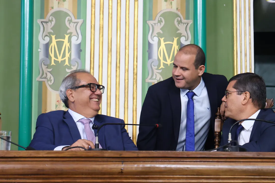 Presidente Carlos Muniz (PSDB) (à esquerda), líder da oposição, Randerson Leal (Podemos