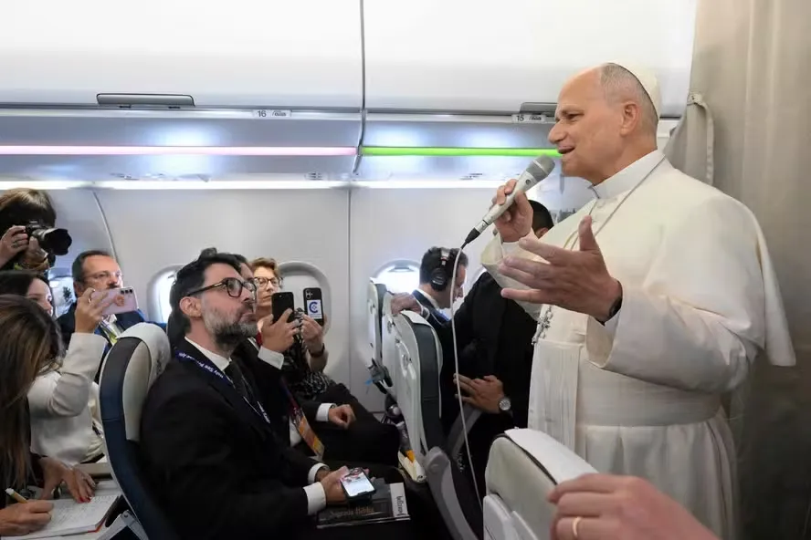 Papa Leão XIV desembarcou na Espanha na manhã deste sábado