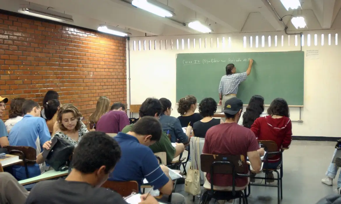 Professores terão direito a abono extraordinário ainda em 2026