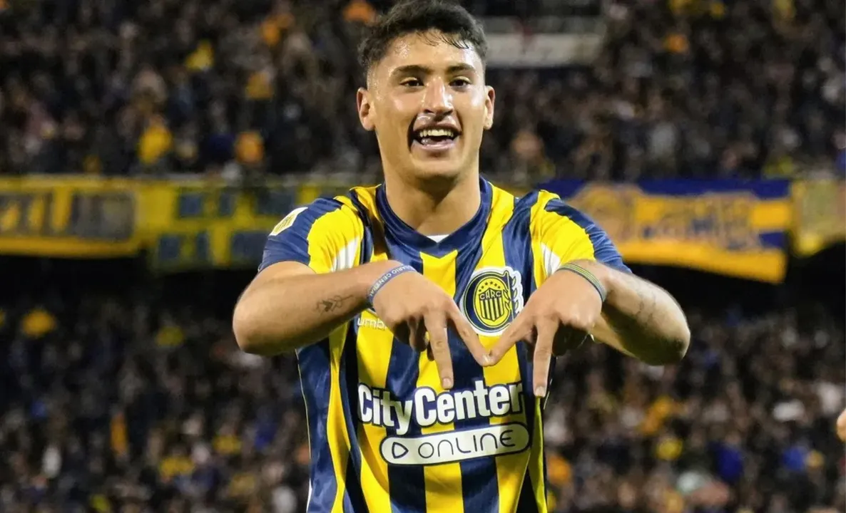 Alejo Véliz comemorando gol pelo Rosario Central