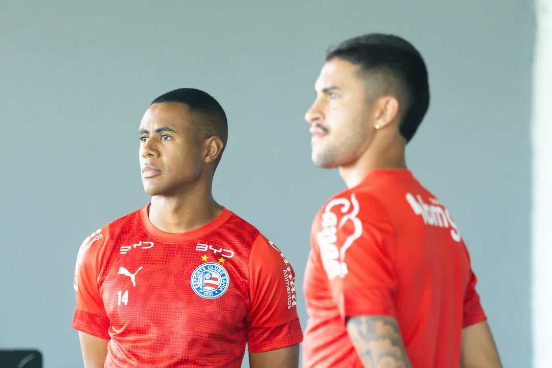 Suspensos contra o Coritiba, meio-campistas reforçam o Esquadrão