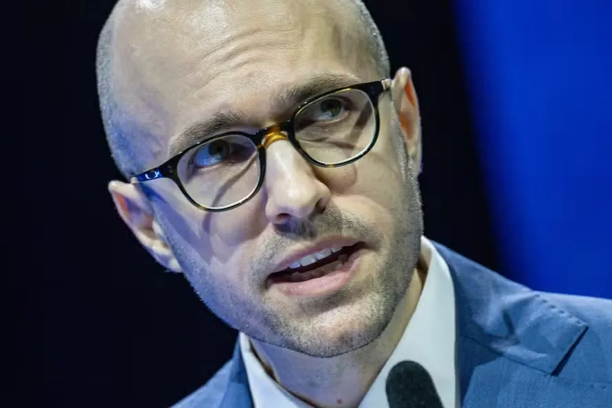 Arthur Gregg Sulzberger discursa sobre inteligência artificial e jornalismo