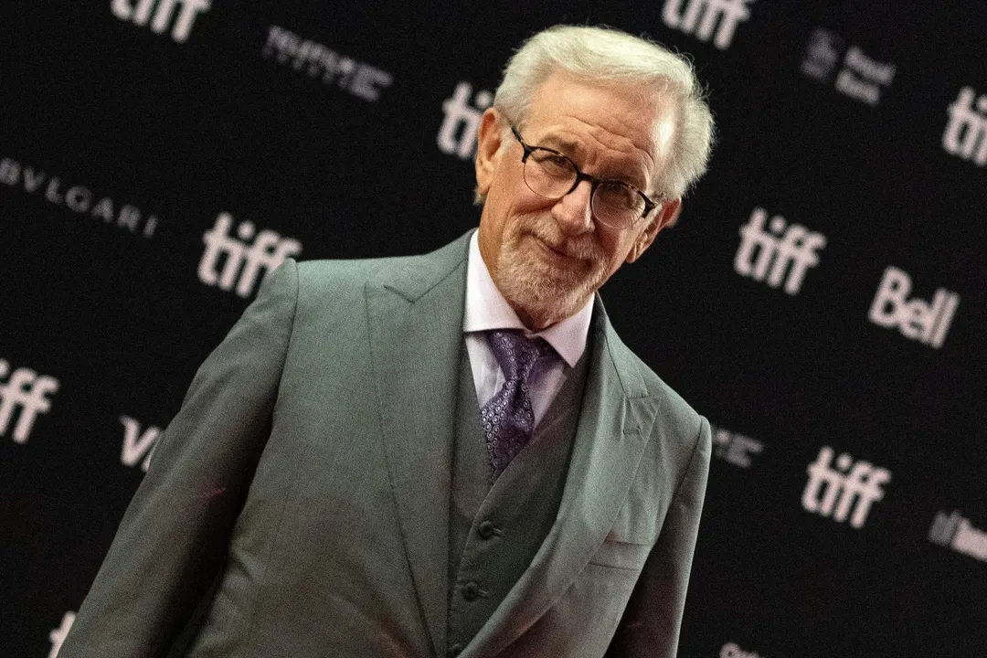 Steven Spielberg está promovendo Dia D, seu novo filme